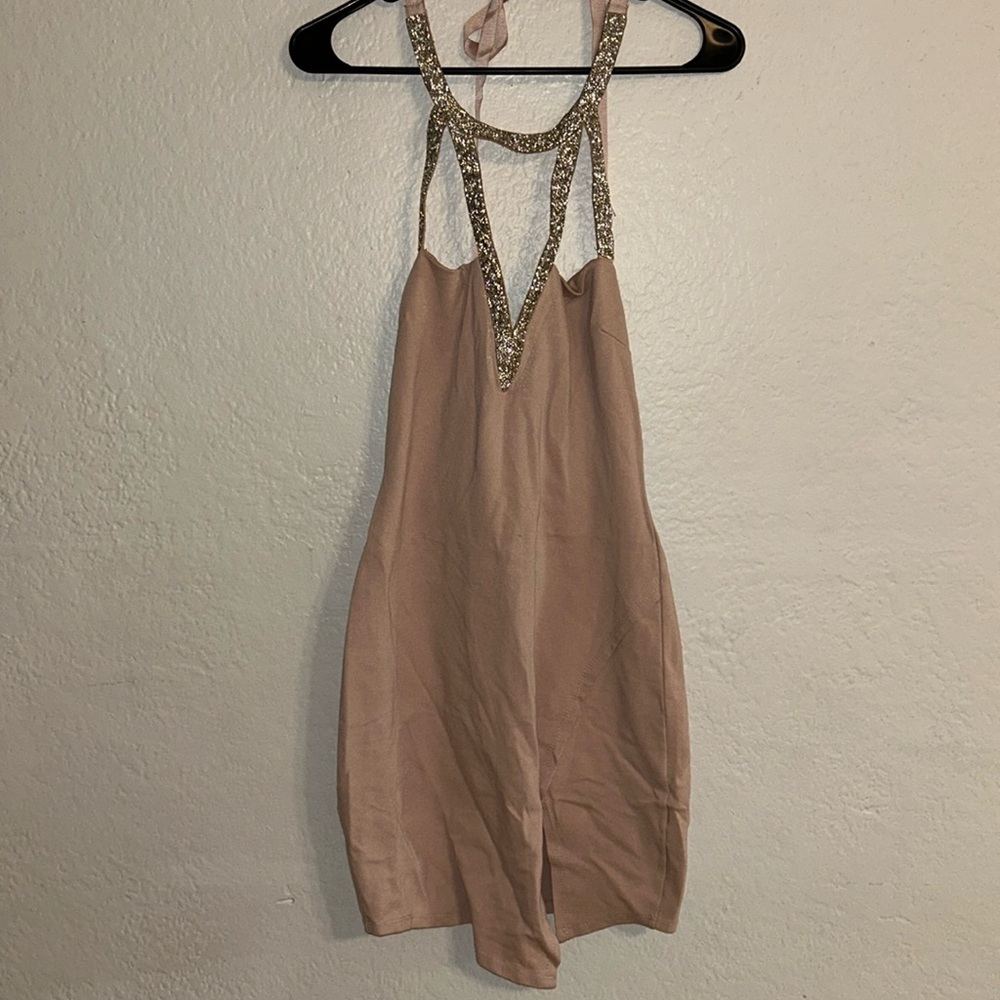 CHARLOTTE  RUSSE WOMEN DRESS SIZE M COLOR PINK WITH SILVER DESIGN USED LIKE NEW